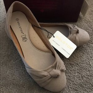 Women’s Suede Tan Flats size 6